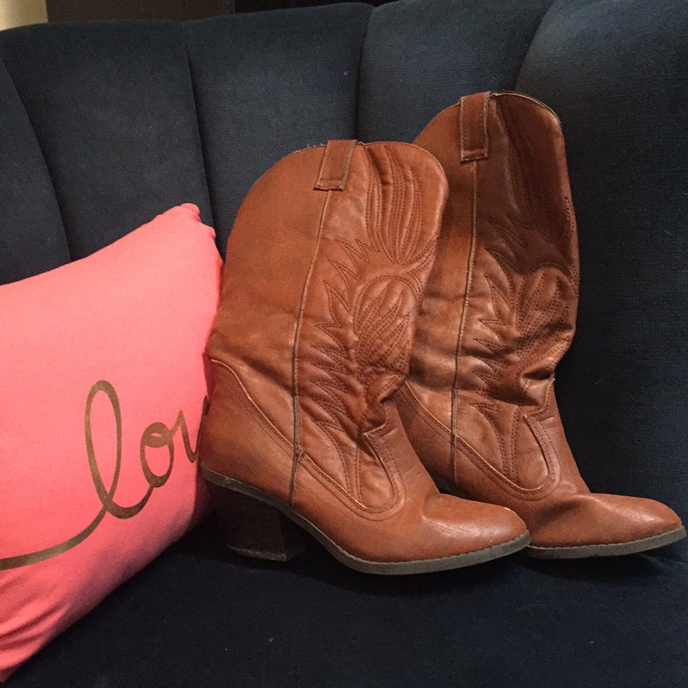 Brown cowgirl boots